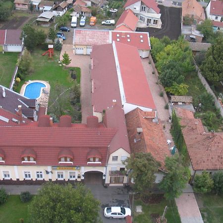 Готель Kenguru Panzio Говдмезиввашаргей Екстер'єр фото