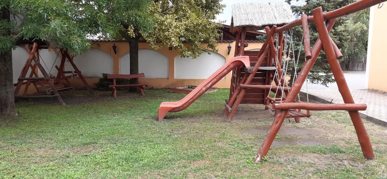 Готель Kenguru Panzio Говдмезиввашаргей Екстер'єр фото